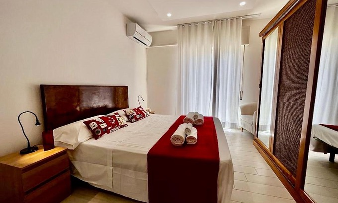 Punta Secca Apartment | Oceanfront Appartamento Puntasecca Steps from the Beach
