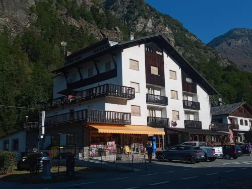 Antey-Saint-Andre Apartment | Cozy Apartment with Terrace, Parking & Family-Friendly Amenities