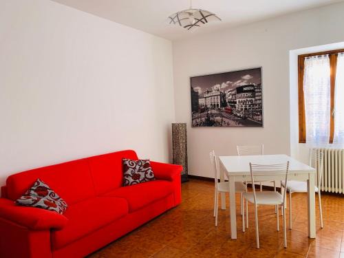 Pacengo Apartment | Cozy Appartamento Rosso: Family-Friendly Retreat Awaits