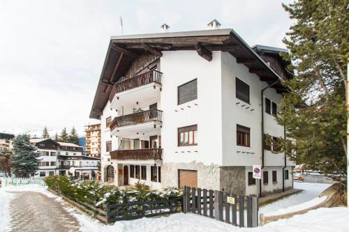 Sauze d'Oulx Apartment | Central Piazza Apartment: Highly Rated & Family-Friendly