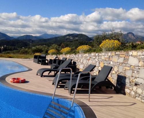 Riva Trigoso Apartment | Cozy Appartamento Taggiasca with Oceanfront Pool Views
