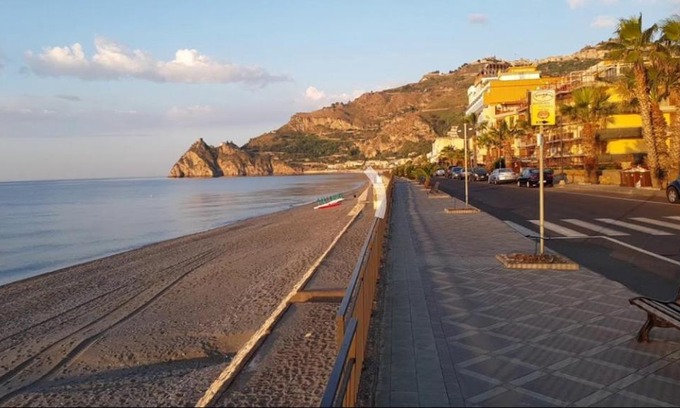Sant'Alessio Siculo Apartment | Cozy Appartamento Virginia Steps from the Beach