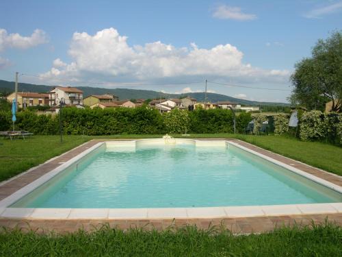 Tuoro sul Trasimeno Apartment | Inviting Appartamento Vacanze Magnolia e Glicine with Pool