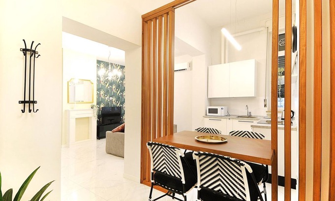 Citta Antica Apartment | Modern Apartment Steps from Teatro Romano & Ponte Pietra