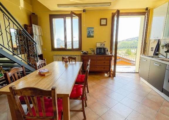Toano Apartment | Hill View Apartment with Hot Tub & Breakfast Included