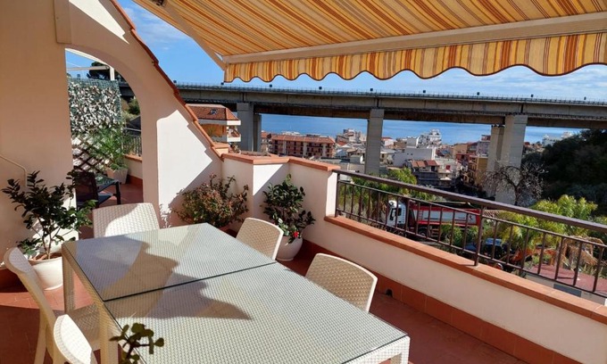 Letojanni Apartment | Impeccable Appartamento Yoselin - Family Friendly Retreat