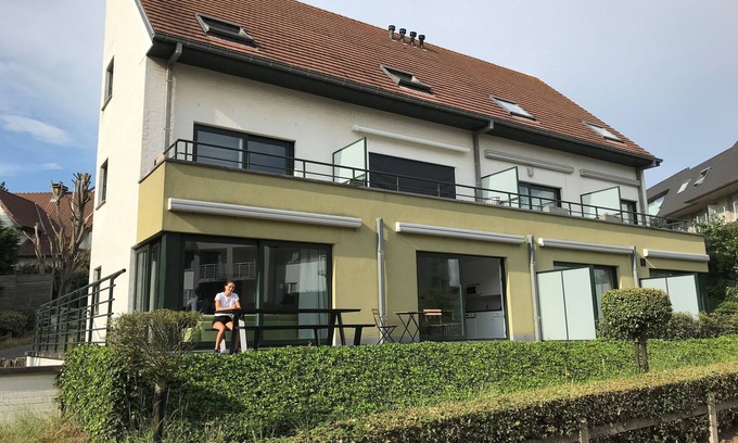 Sint-Idesbald Apartment | Bright 3-Bedroom Apartment with Sunny Terrace Near Beach