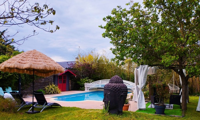 Les Garennes-sur-Loire Apartment | Cozy Appartement La Petite Musardière with Pool & Ocean View