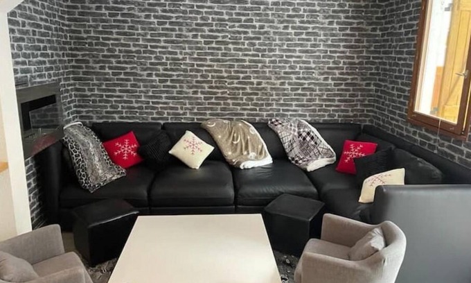 Saint-Etienne-de-Tinee Apartment | Discover Appartement Auron: Pet-Friendly & Steps to Centre
