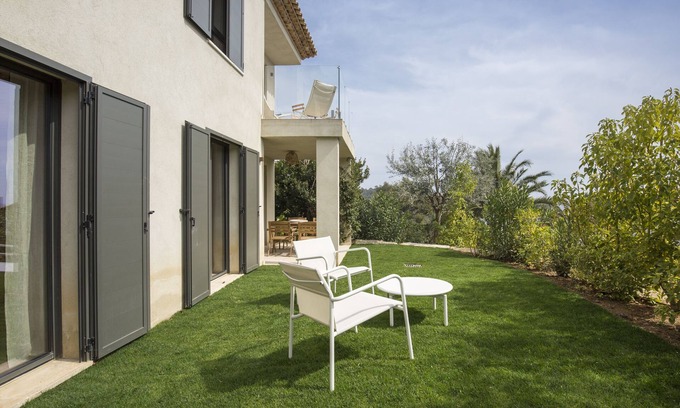 Rayol-Canadel-sur-Mer Apartment | Sunset Ocean View Apartment, Steps from the Beach