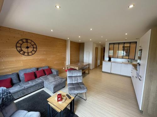Saint-Jacques-des-Blats Apartment | Family-Friendly Appartement Saint-Jacques-des-Blats Retreat