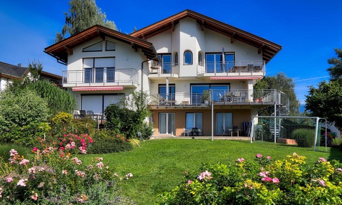 Drobollach am Faakersee Apartment | Cozy Appartementhaus Franz Samonig with Kitchen Amenities