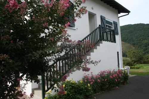 Ispoure Apartment | Family-Friendly Getaway at Appartement Chez Pascaline