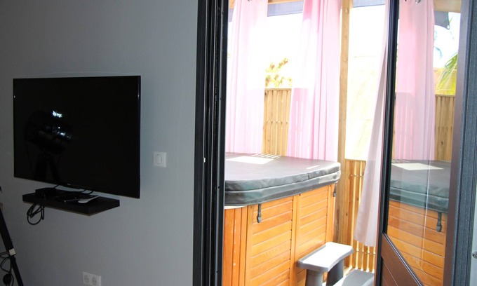 La Saline Les Bains Apartment | Top-Rated Appartement TE FITI with Oceanfront Views