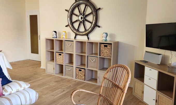 Pontaillac Apartment | Ocean View Apartment 100m from the Beach with Sunset Views
