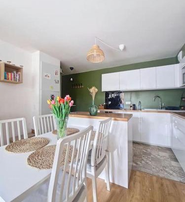 Saint-Cyr-l'Ecole Apartment | Cozy 2-Room Apartment for Families and Pets