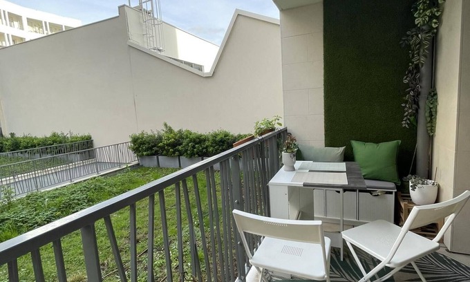 Clichy Apartment | Elegant Apartment for JO 2024: Family-Friendly Retreat