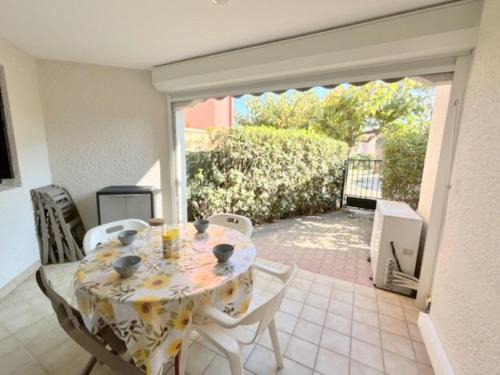 Le Barcares Apartment | Family-Friendly 4-Person Apartment with Pool - 10/10 Rating