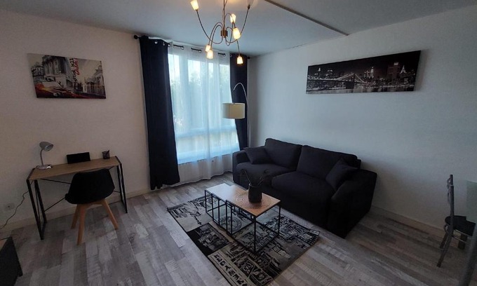 Beauvais Apartment | Convenient Apartment Near Airport and Train Station
