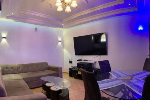 Lome Apartment | Comfortable Appartement Chambre-Salon: Pet & Child Friendly