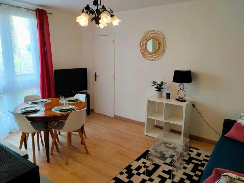Bretigny-sur-Orge Apartment | Convenient 1-Bedroom Apartment Near All Essential Amenities
