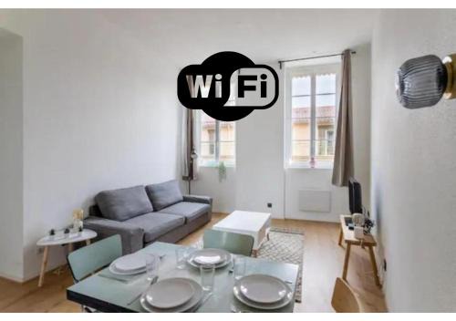 Griffon - Royale Apartment | Tranquil 2-Bedroom Apartment with Family-Friendly Amenities