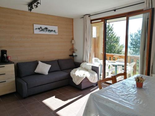 Les Angles Apartment | Tranquil 2-Bedroom Apartment with Pool Access
