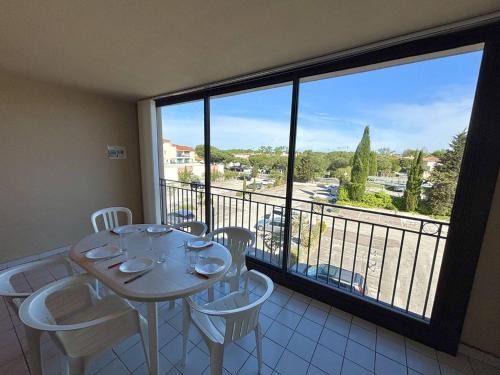 Plage d'Argeles Apartment | Inviting 2-Room Apartment by the Port and Beach