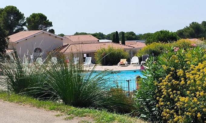 Signes Apartment | Inviting 2-Bedroom Appartement at Le Domaine de Manon