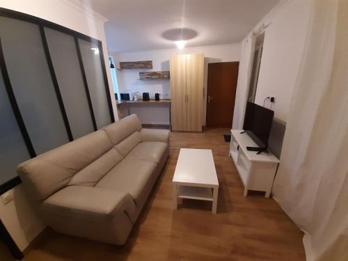 Rambouillet Apartment | Convenient 2-Room Apartment Near RER and Chateau