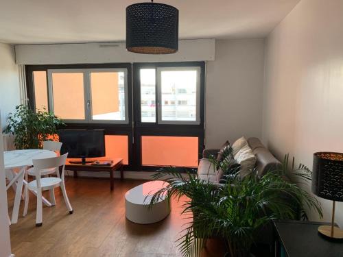 Charonne Apartment | Elegant 2-Room Apartment in Paris - Guest Rated 9.8/10