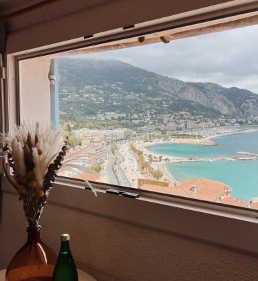 Old Town Apartment | Beautiful Sea View Apartment in Historic Menton