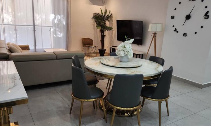 Hydra Apartment | Family-Friendly 3-Bedroom Apartment in Alger Hydra - Rated 9.8