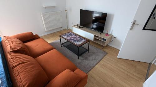Cote d'Or-Les Sarrazins Apartment | Cozy 3-Room Apartment Near Metro - Pet and Child Friendly