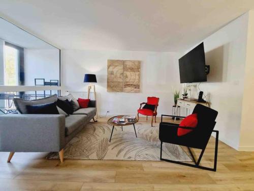 Limoges Apartment | Spacious 3-Bedroom Apartment with Child-Friendly Amenities