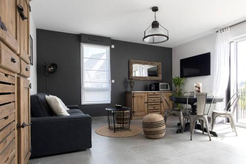Saint-Malo Apartment | Beachfront 4-Star Apartment with Ocean View at Chez Suzette