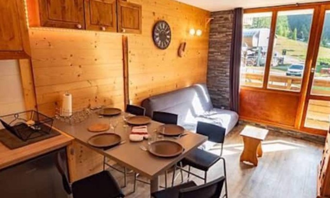 Valfrejus Apartment | Cozy Apartment for 4-5 with Balcony in Valfrejus