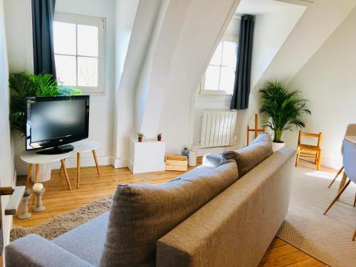 Theatre Apartment | Elegant Apartment in Downtown Caen - Pet & Child Friendly