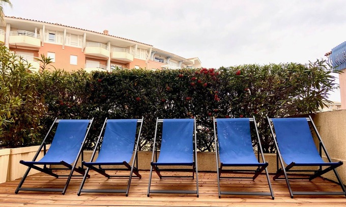 Frejus Port Apartment | Cozy Apartment for 5 with Terrace at Quai Cléopâtre