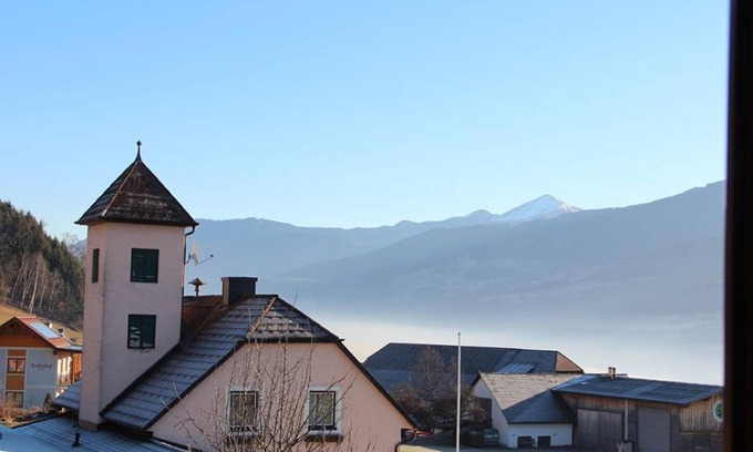 Assachberg Apartment | Family-Friendly Appartement Aich-assach with Kitchen & Comfort