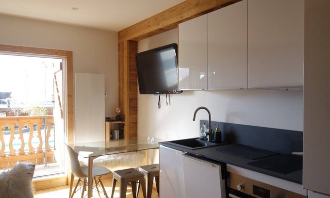 Jeux Apartment | Central Alpe D'huez Apartment with Family-Friendly Amenities
