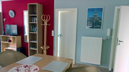 Leer Apartment | Family-Friendly Appartement An der Haneburg with Great Reviews