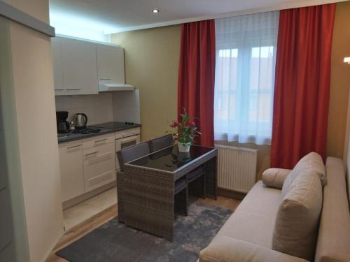 Klagenfurt am Woerthersee Apartment | Inviting Appartement Aragia: Family-Friendly Retreat