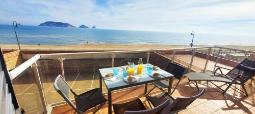Els Griells Apartment | Pet-Friendly Appartement Artit D1 with Ocean View