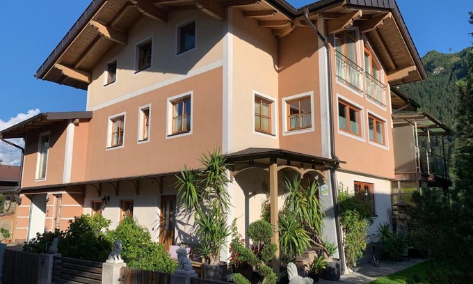 Muhlbach im Pinzgau Apartment | Highly Rated Appartement Brandner - Pet and Child Friendly