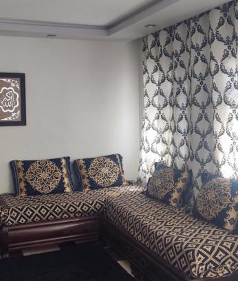 Hai Menaouer Apartment | Central City Appartement: Family-Friendly & Accessible Stay