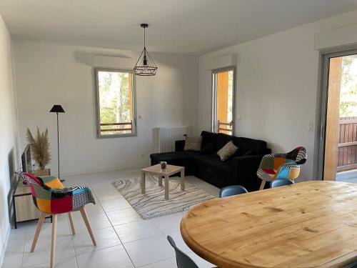 Labenne Apartment | Cozy Apartment Nestled in an Oak Forest