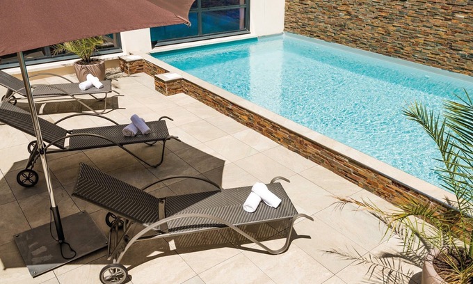 Biarritz Condo | Modern Apartment with AC, Free Wi-Fi & Pool Access