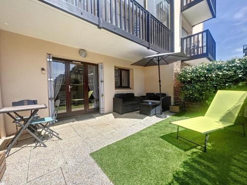 Villers-sur-Mer Apartment | Relaxing Garden Apartment Steps from the Beach