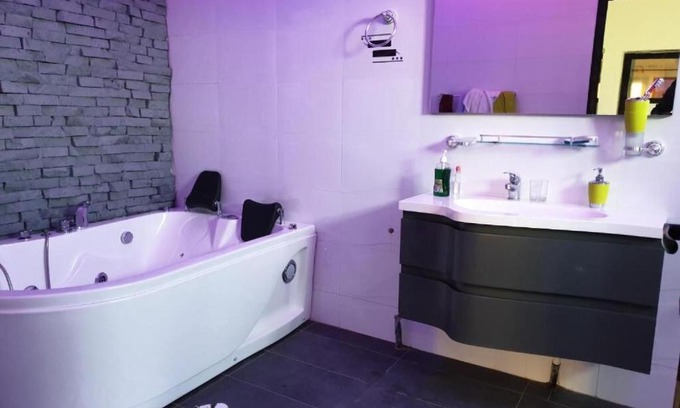 Senegal Apartment | Relaxing Apartment with Jacuzzi in Diamniadio